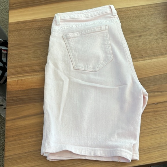 Michael Kors shorts with beanie
Shorts size 8 - Picture 5 of 11